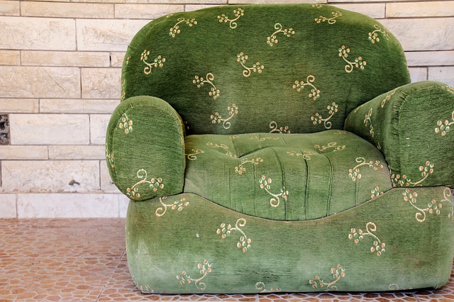 Hire an Upholstery Cleaning Service